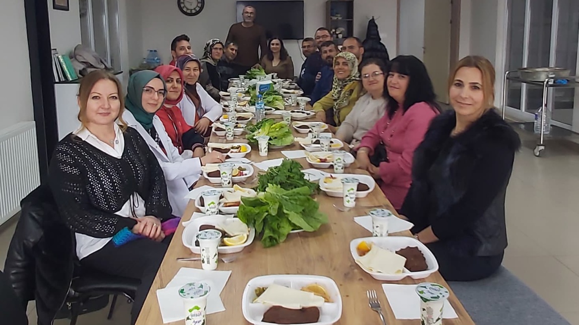 Öğretmenler Günü Kapsamında Okulumuzda Yemek Düzenlendi